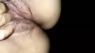 mi novia gordita masturbándose