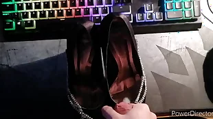 cuming into mom's high heels